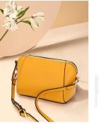 Women Fashion Crossbody Bag Style: 542 - Image 3